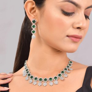 Sparkling Elegance Necklace Set – Radiance Redefined – Onam Offer